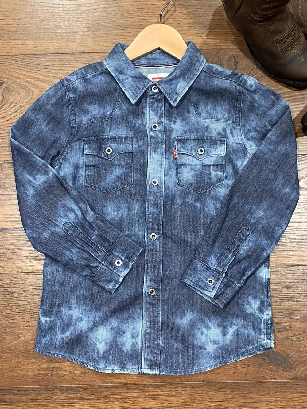 Levi’s Boys’ Barstow Acid Wash Long Sleeve Button Down Western Shirt Size 7